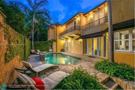 3733 Solana Road Miami FL 33133