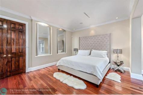 3733 Solana Road Miami FL 33133