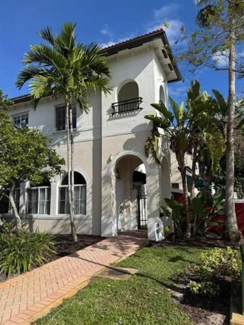 3633 NW 30th Street Lauderdale Lakes FL 33311
