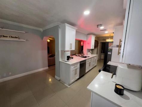 6704 Inwood North Lauderdale FL 33068