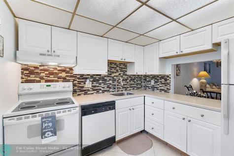 31 Abbey Lane Delray Beach FL 33446
