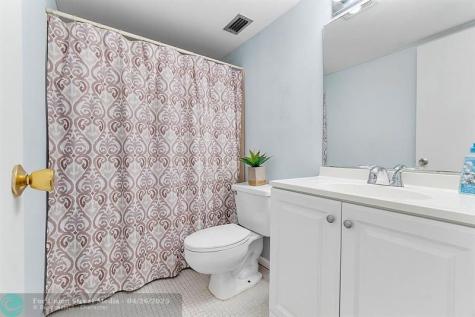 31 Abbey Lane Delray Beach FL 33446