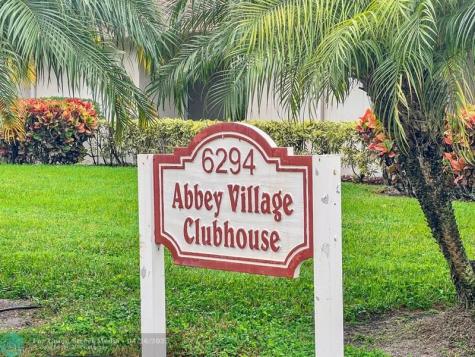 31 Abbey Lane Delray Beach FL 33446