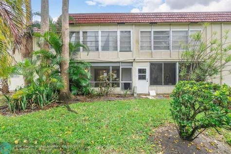 31 Abbey Lane Delray Beach FL 33446