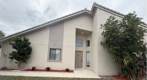 5865 Strawberry Lakes Circle Lake Worth FL 33463