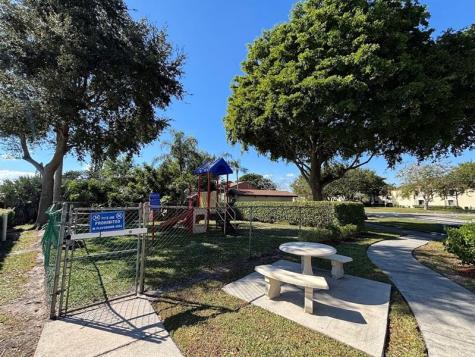 4962 Sable Pine A2 Circle West Palm Beach FL 33417