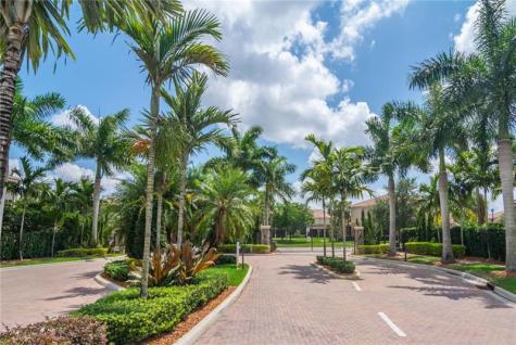 126 Riverwalk E Circle Plantation FL 33325