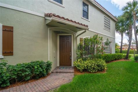 126 Riverwalk E Circle Plantation FL 33325