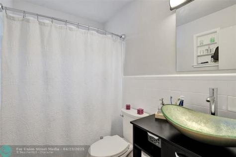 4240 NW 21st Avenue Oakland Park FL 33309