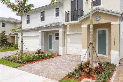 6937 Pines Circle Coconut Creek FL 33073