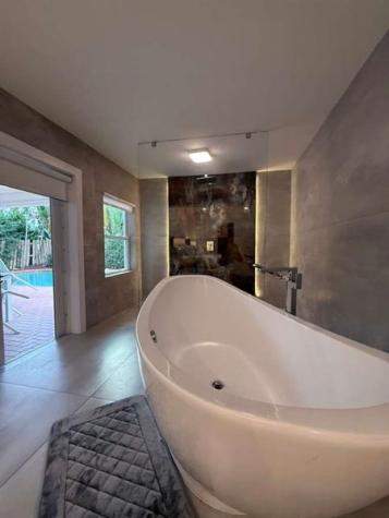 800 SE 11th Court Fort Lauderdale FL 33316