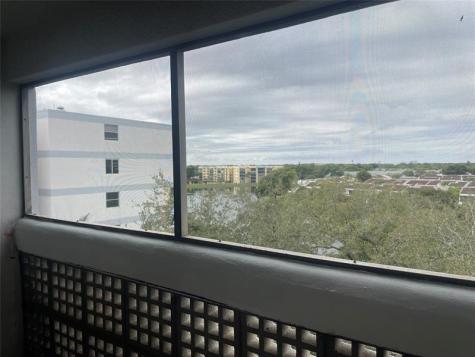 3301 Spanish Moss Te Lauderhill FL 33319