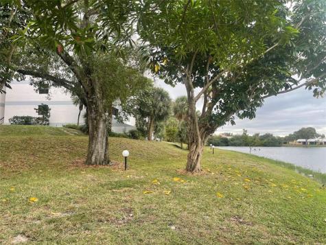 3301 Spanish Moss Te Lauderhill FL 33319