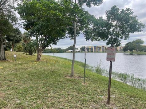 3301 Spanish Moss Te Lauderhill FL 33319