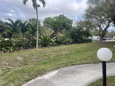 3301 Spanish Moss Te Lauderhill FL 33319