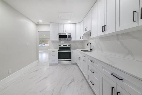 6220 SW 9th Court North Lauderdale FL 33068
