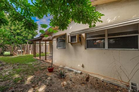 6220 SW 9th Court North Lauderdale FL 33068