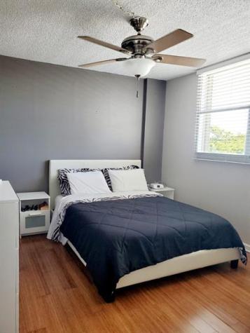 120 Royal Park Drive Oakland Park FL 33309