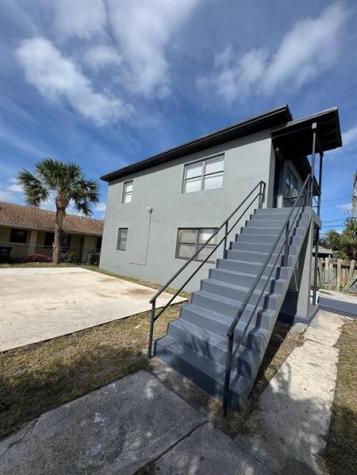907 6TH Street West Palm Beach FL 33401