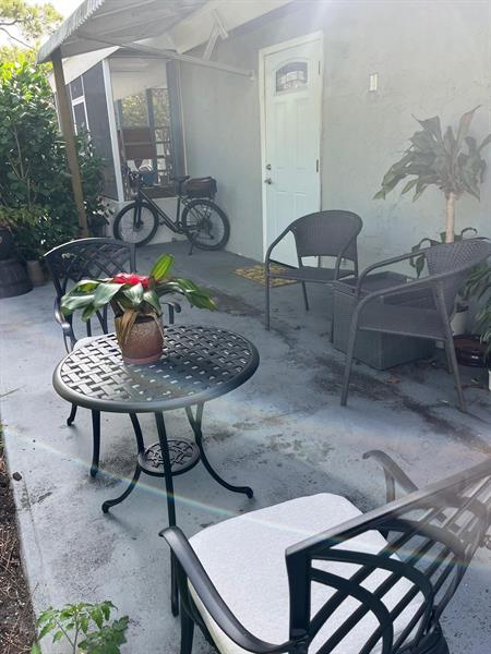 735 NE 37th Street Oakland Park FL 33334