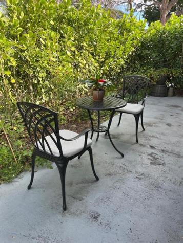 735 NE 37th Street Oakland Park FL 33334