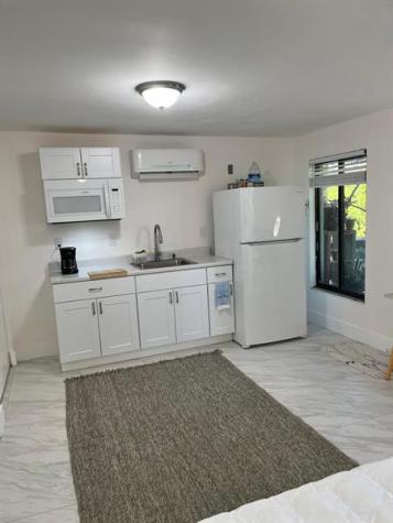 735 NE 37th Street Oakland Park FL 33334