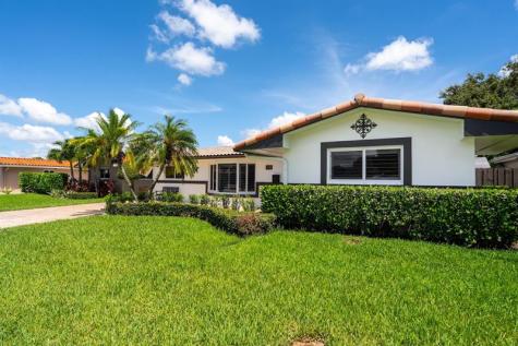 4215 Roosevelt Street Hollywood FL 33021