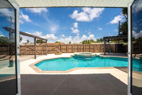 4215 Roosevelt Street Hollywood FL 33021