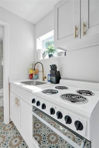8047 NW 1st Place Miami FL 33150