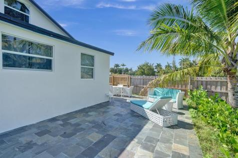 8047 NW 1st Place Miami FL 33150