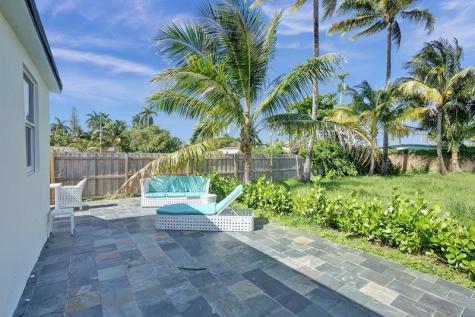 8047 NW 1st Place Miami FL 33150