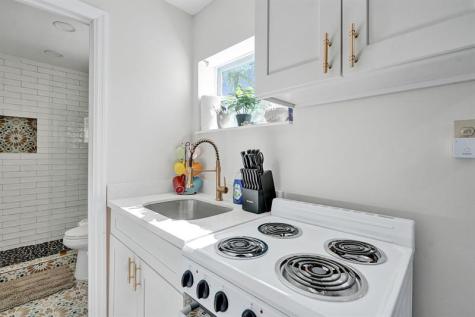 8047 NW 1st Place Miami FL 33150