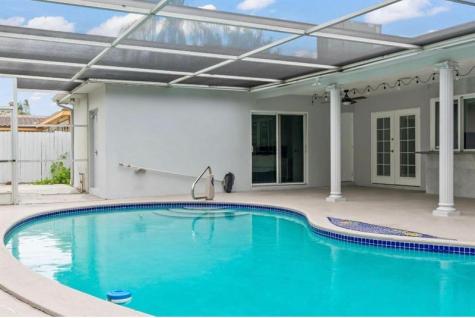 4811 Hayes Street Hollywood FL 33021