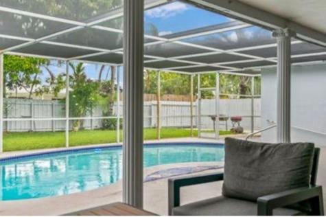 4811 Hayes Street Hollywood FL 33021