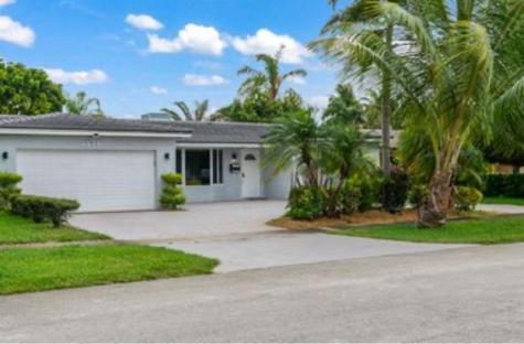 4811 Hayes Street Hollywood FL 33021