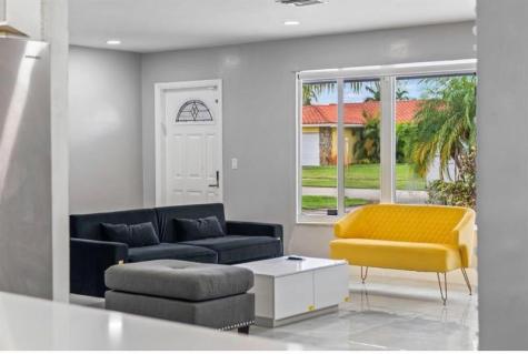 4811 Hayes Street Hollywood FL 33021
