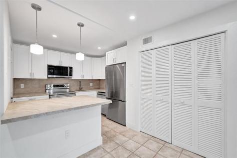 4040 N Hills Drive Hollywood FL 33021