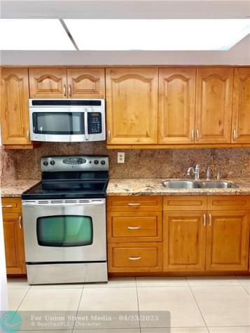 2790 W 60th Street Hialeah FL 33016