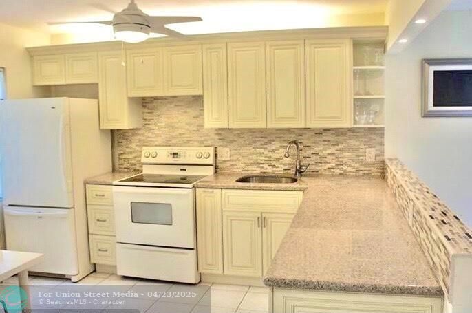 8535 Casa Del Lago Boca Raton FL 33433