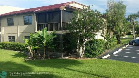 8535 Casa Del Lago Boca Raton FL 33433