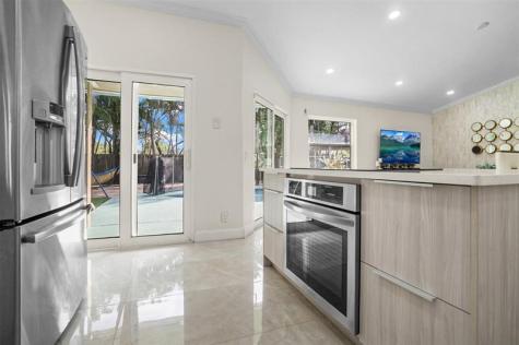 1427 Seagrape Circle Weston FL 33326