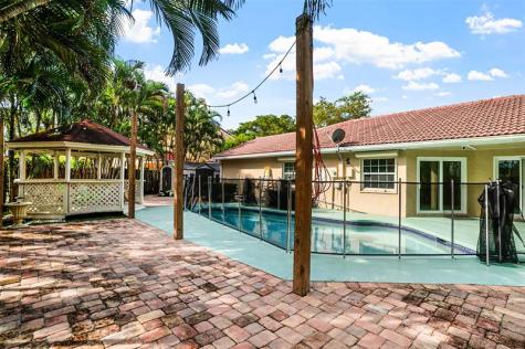 1427 Seagrape Circle Weston FL 33326
