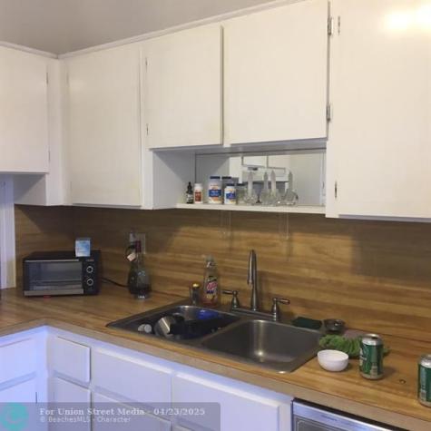 102 Briarwood Hollywood FL 33024