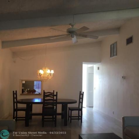 102 Briarwood Hollywood FL 33024