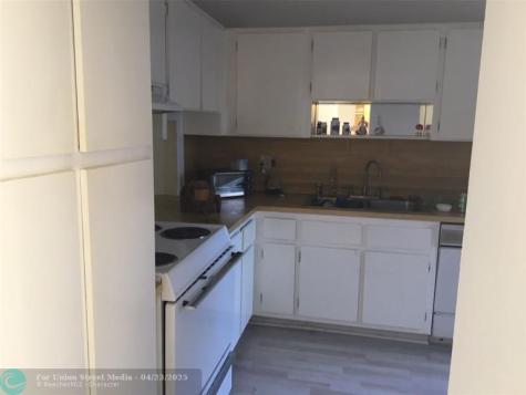 102 Briarwood Hollywood FL 33024
