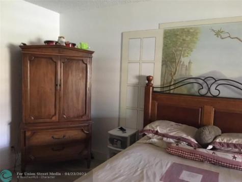 102 Briarwood Hollywood FL 33024