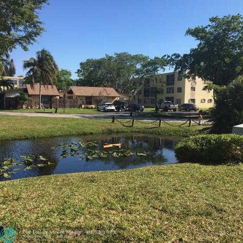 102 Briarwood Hollywood FL 33024