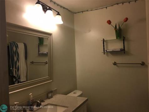 102 Briarwood Hollywood FL 33024