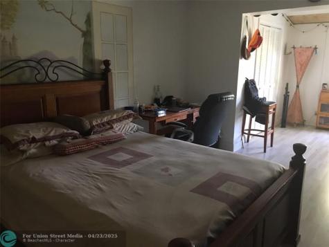 102 Briarwood Hollywood FL 33024