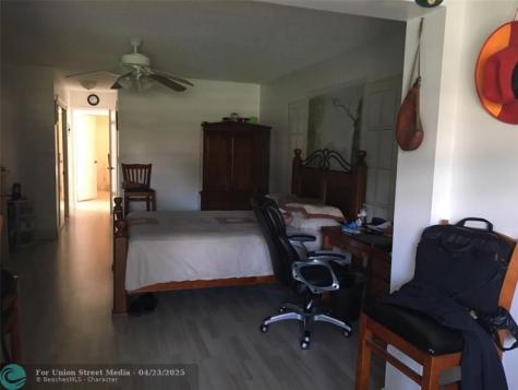 102 Briarwood Hollywood FL 33024